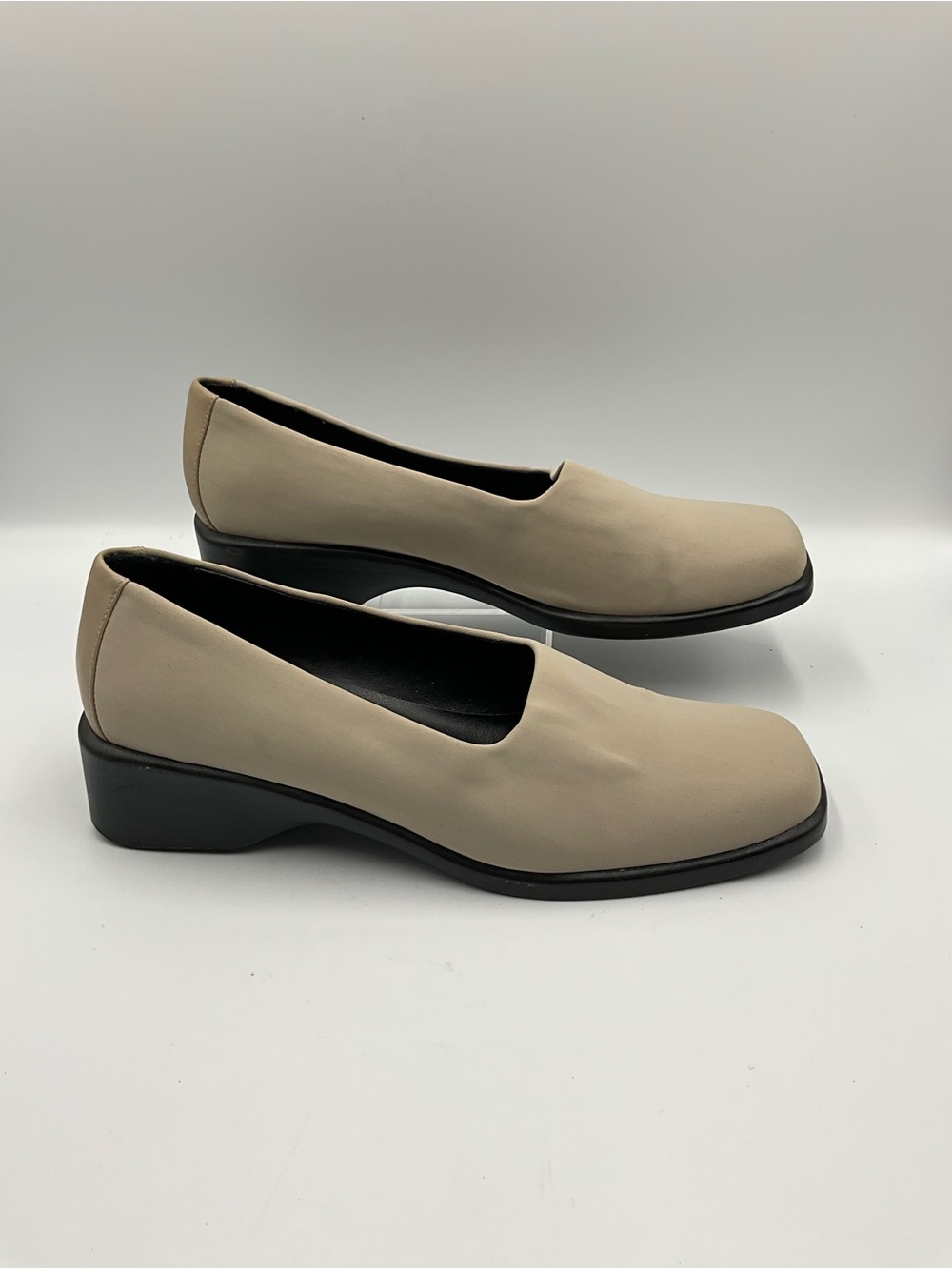 WHAT’S WHAT Loafers Size 9.5 Taupe ClassicStyle Slip-On Low Heel